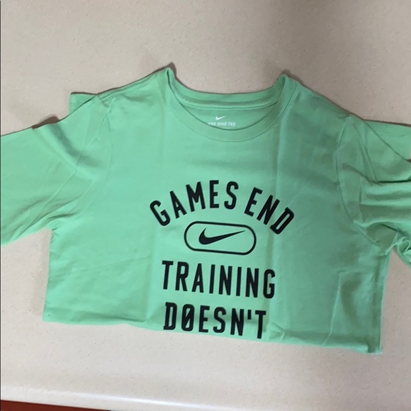 NWOT Youth Size Large Nike T-Shirt. - Picture 2 of 4